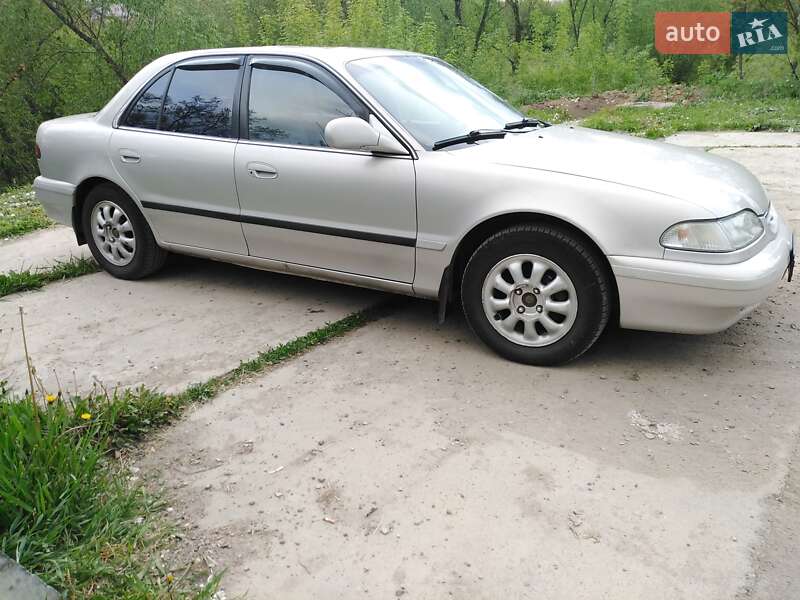 Седан Hyundai Sonata 1996 в Умани