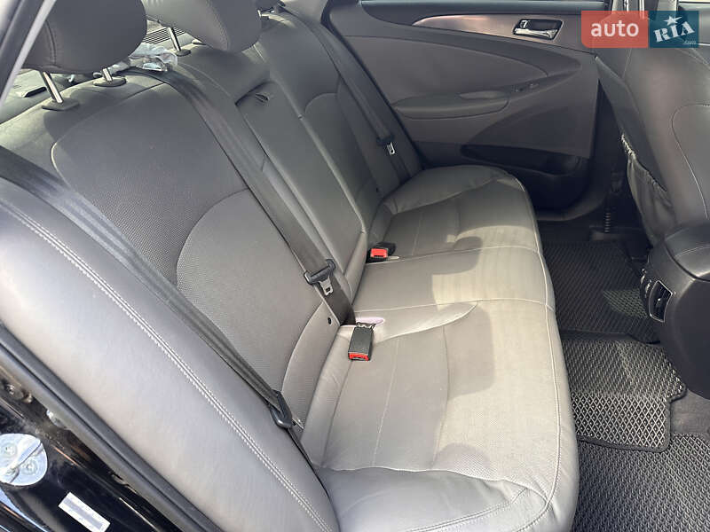 Седан Hyundai Sonata 2013 в Кривом Роге