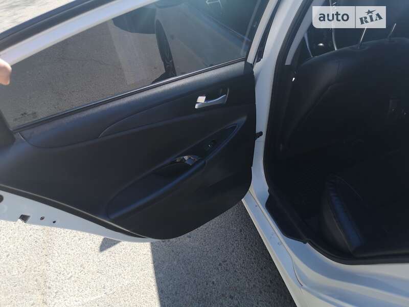 Седан Hyundai Sonata 2011 в Черноморске