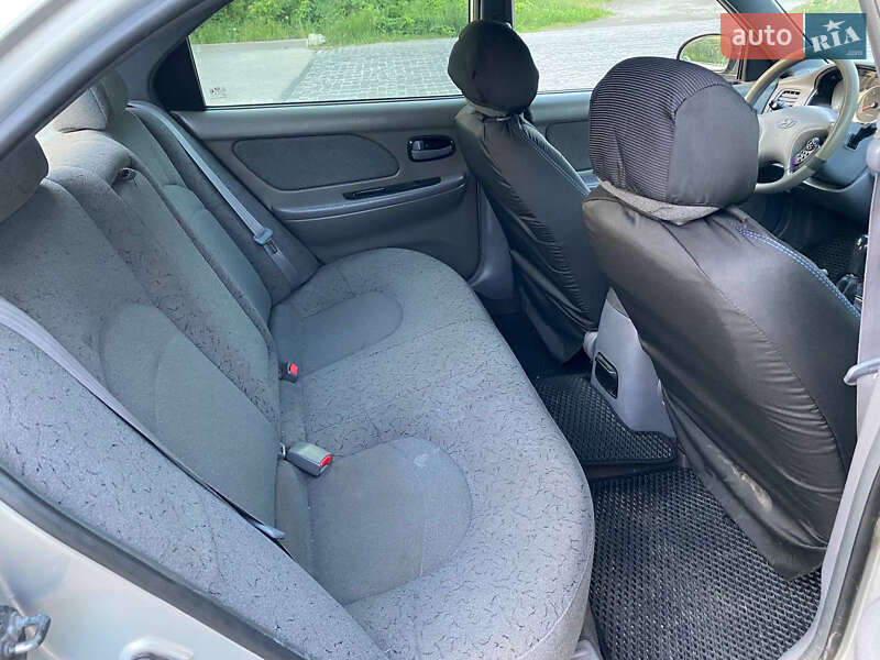 Седан Hyundai Sonata 2001 в Днепре