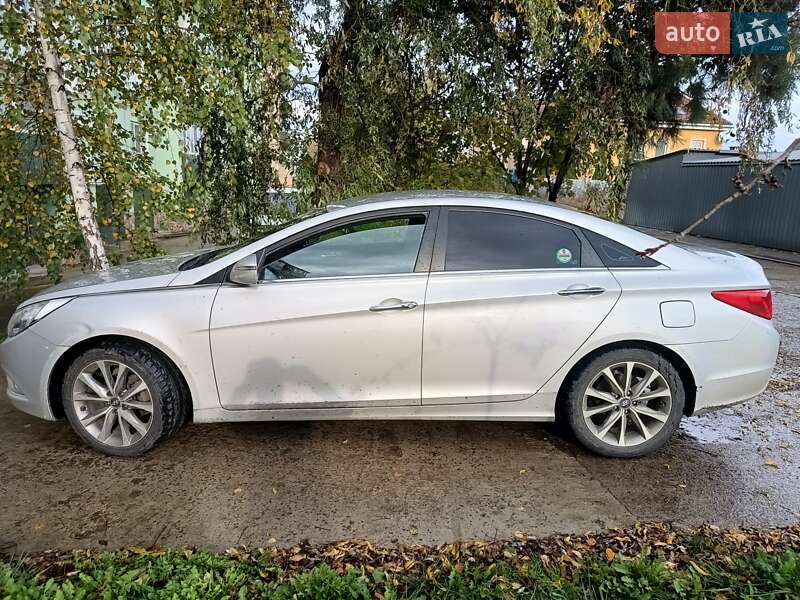 Седан Hyundai Sonata 2015 в Ужгороді