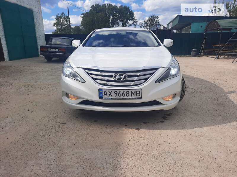 Седан Hyundai Sonata 2012 в Лебедине