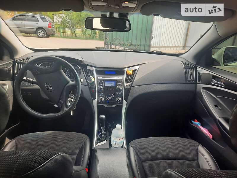 Седан Hyundai Sonata 2012 в Лебедине