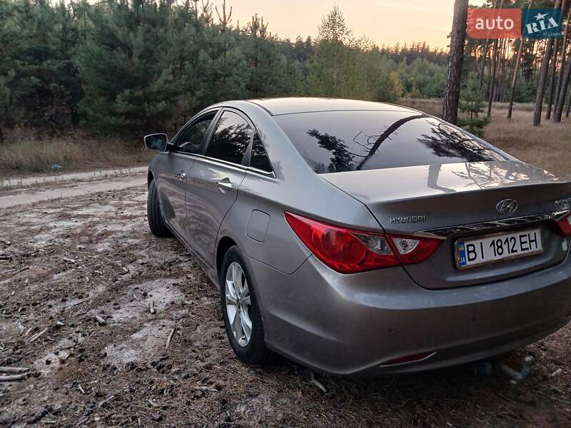 Седан Hyundai Sonata 2011 в Гадячі