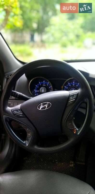 Седан Hyundai Sonata 2011 в Желтых Водах