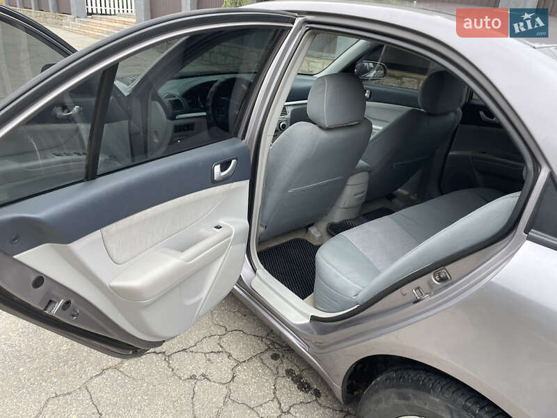 Седан Hyundai Sonata 2006 в Первомайске