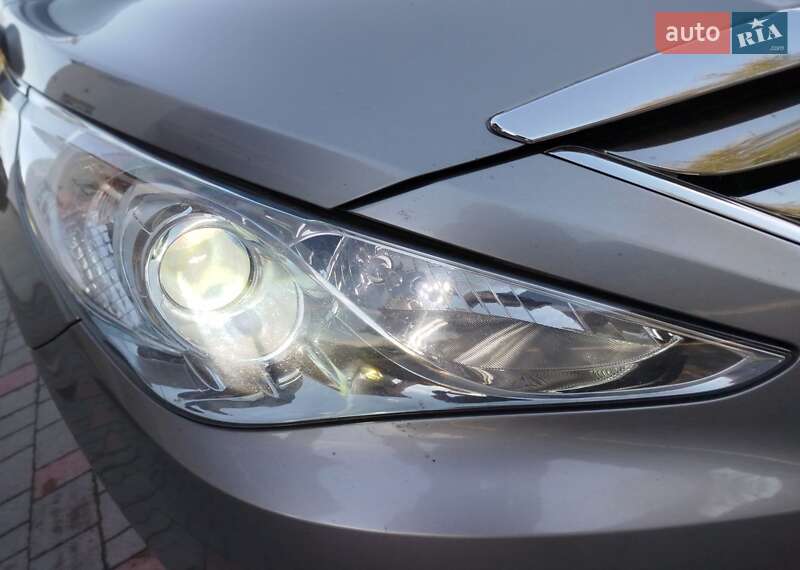 Седан Hyundai Sonata 2011 в Бродах