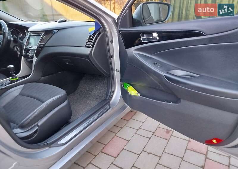 Седан Hyundai Sonata 2011 в Бродах