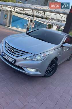 Седан Hyundai Sonata 2011 в Рованцях