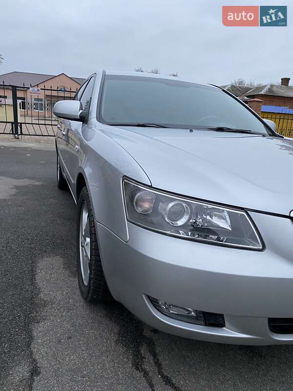 Седан Hyundai Sonata 2005 в Краснограді