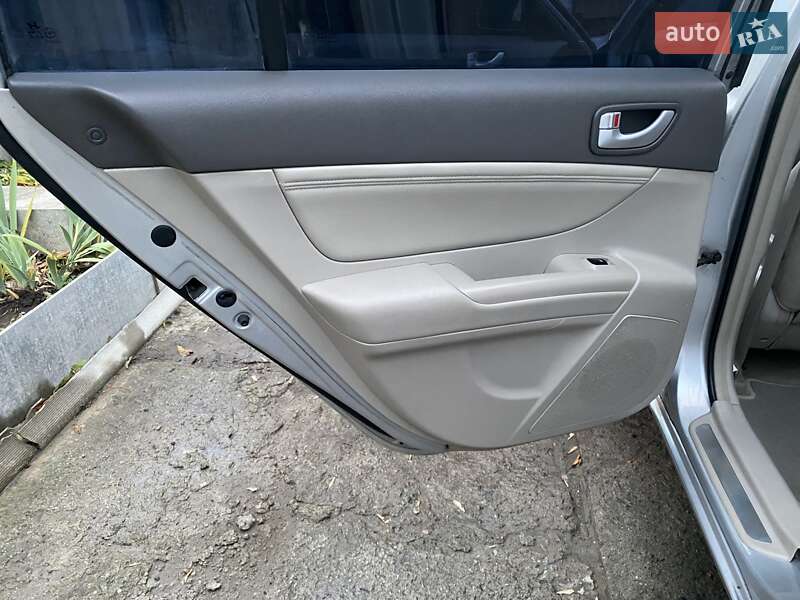 Седан Hyundai Sonata 2005 в Краснограді