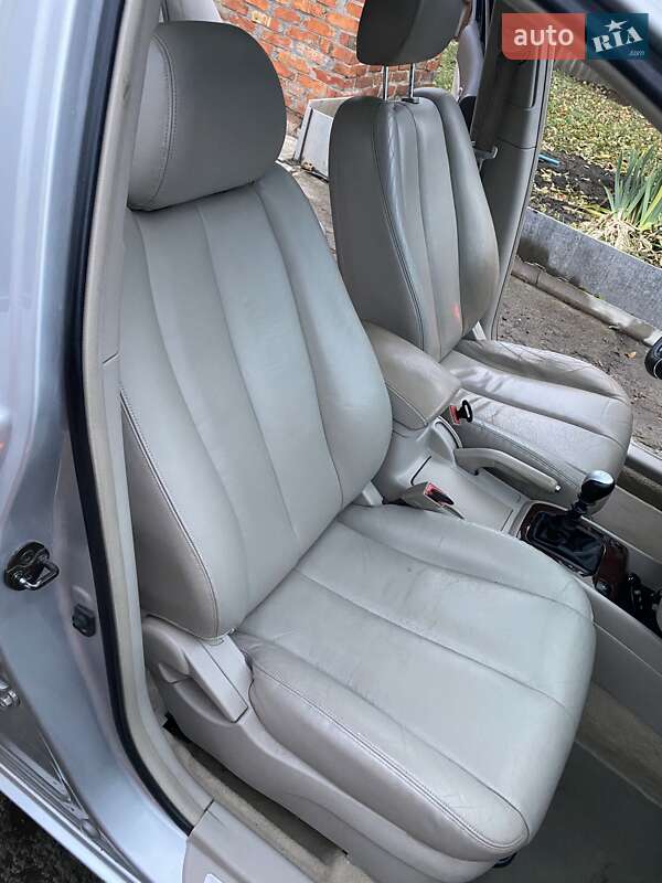 Седан Hyundai Sonata 2005 в Краснограді