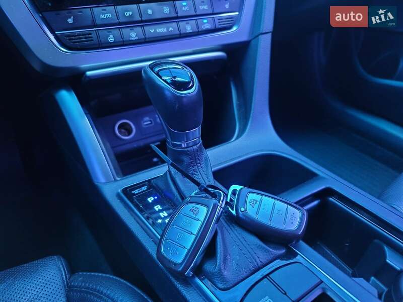 Седан Hyundai Sonata 2015 в Николаеве