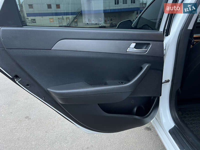Седан Hyundai Sonata 2015 в Кривом Роге