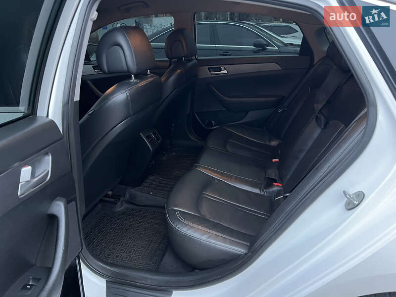 Седан Hyundai Sonata 2015 в Кривом Роге