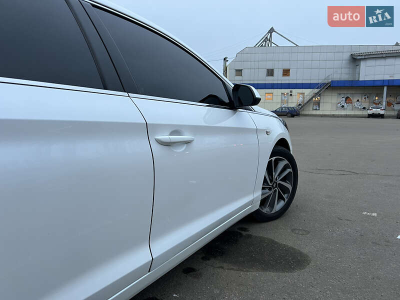 Седан Hyundai Sonata 2015 в Кривом Роге