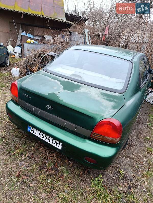 Седан Hyundai Sonata 2000 в Остер