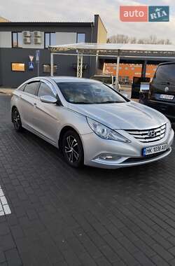 Седан Hyundai Sonata 2011 в Рованцях