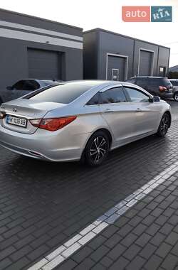 Седан Hyundai Sonata 2011 в Рованцях