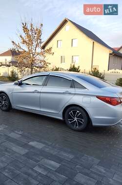 Седан Hyundai Sonata 2011 в Рованцях