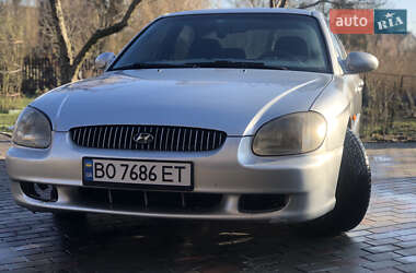 Седан Hyundai Sonata 2000 в Бродах