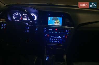 Седан Hyundai Sonata 2015 в Николаеве
