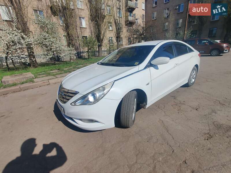 Hyundai Sonata 2011