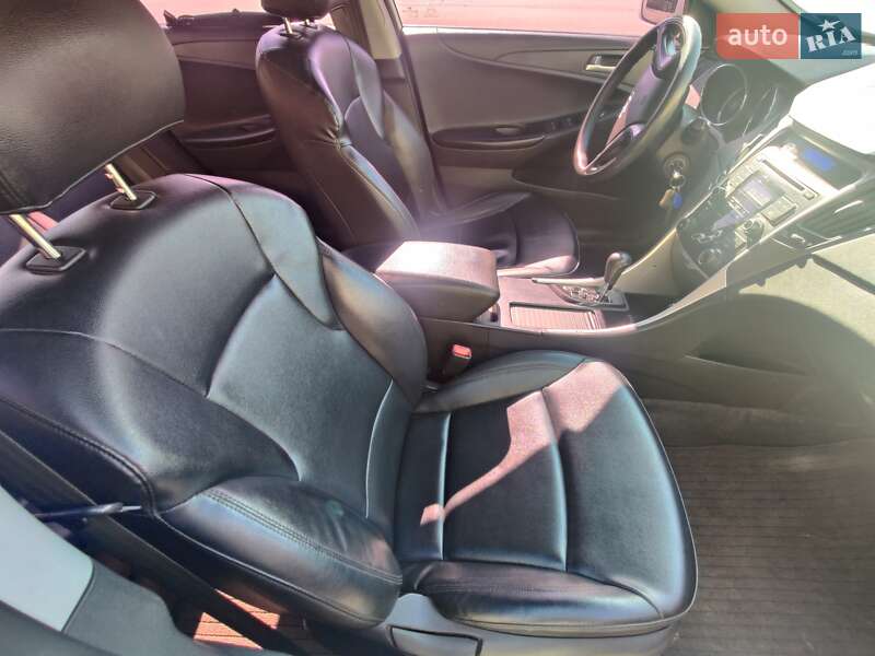 Седан Hyundai Sonata 2011 в Кривом Роге