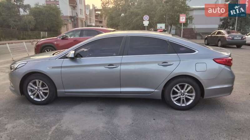 Седан Hyundai Sonata 2016 в Новоднестровске