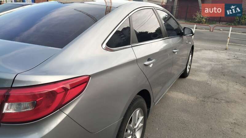 Седан Hyundai Sonata 2016 в Новоднестровске