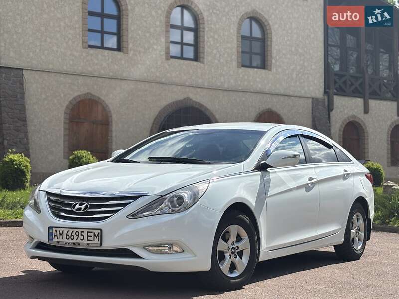 Седан Hyundai Sonata 2014 в Коростене