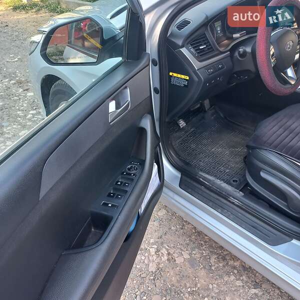 Седан Hyundai Sonata 2017 в Болграде