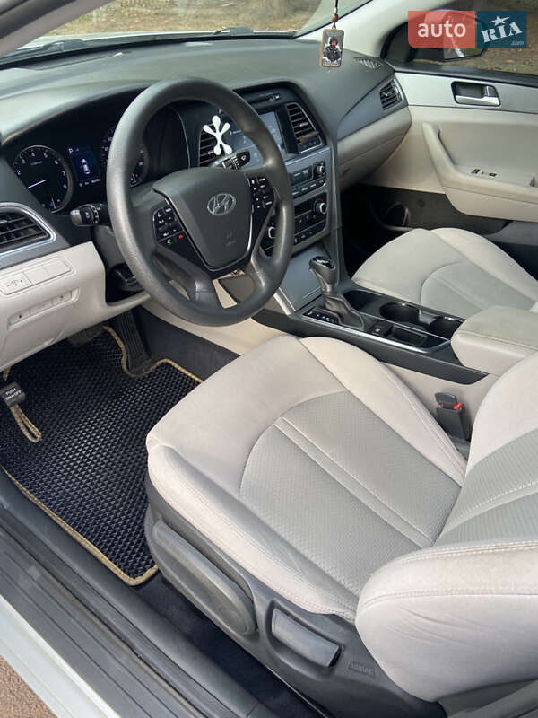 Седан Hyundai Sonata 2016 в Овруче
