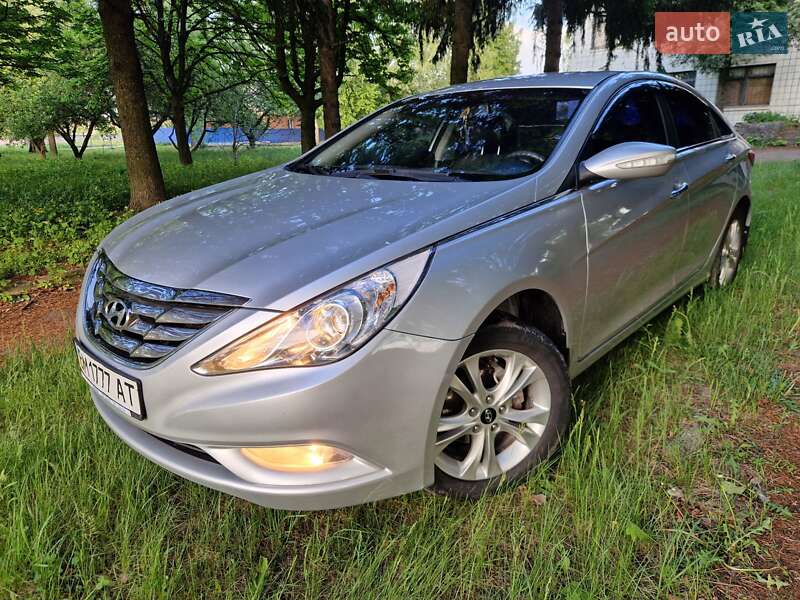 Седан Hyundai Sonata 2010 в Ромнах