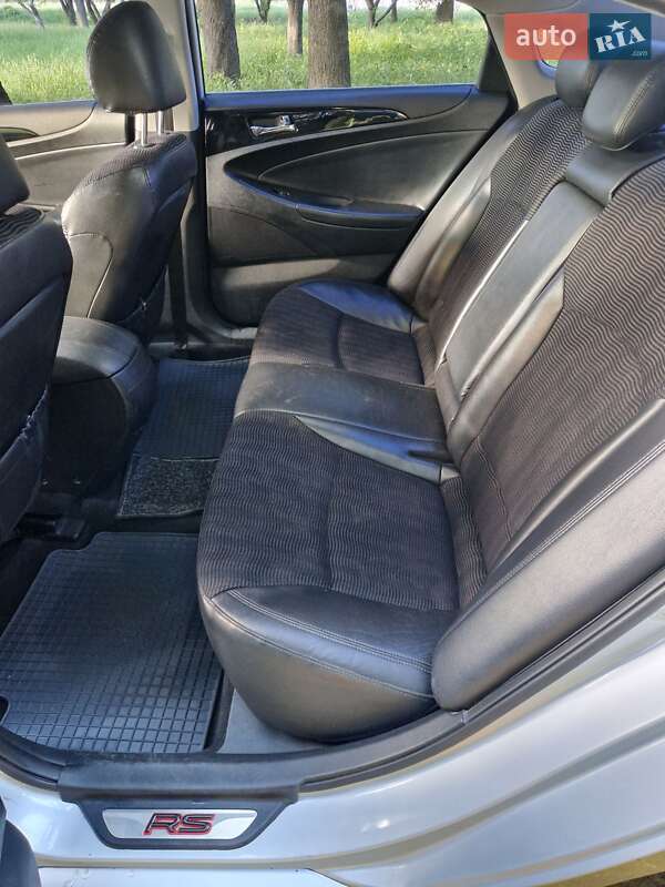 Седан Hyundai Sonata 2010 в Ромнах