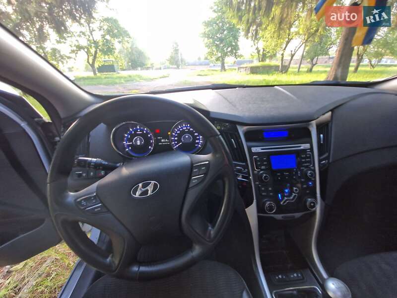 Седан Hyundai Sonata 2010 в Ромнах