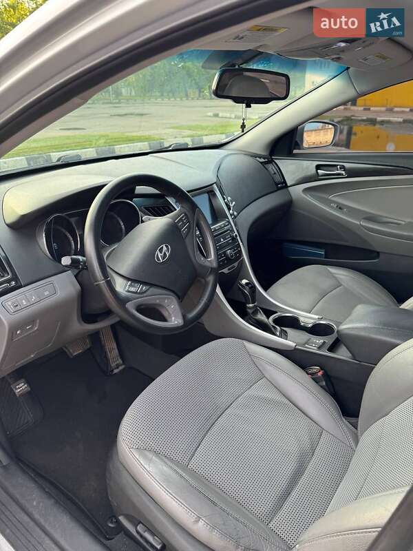 Седан Hyundai Sonata 2013 в Коростене