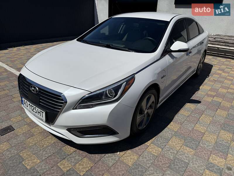 Седан Hyundai Sonata 2015 в Ужгороде