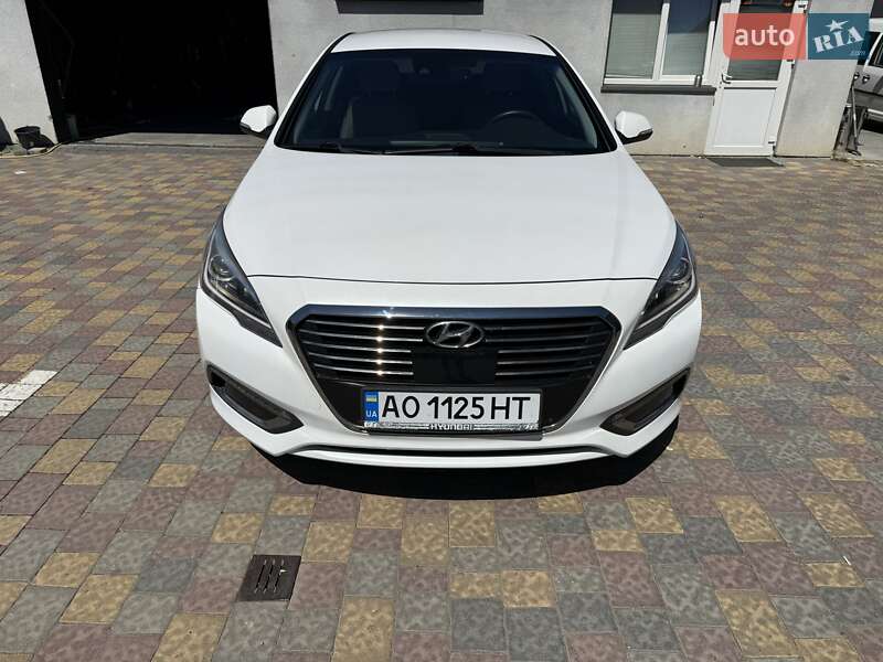 Седан Hyundai Sonata 2015 в Ужгороде