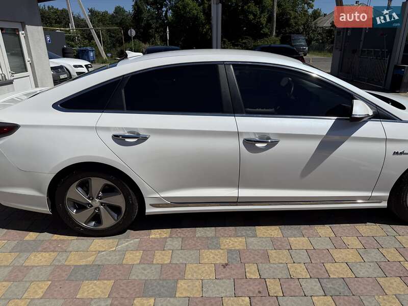 Седан Hyundai Sonata 2015 в Ужгороде
