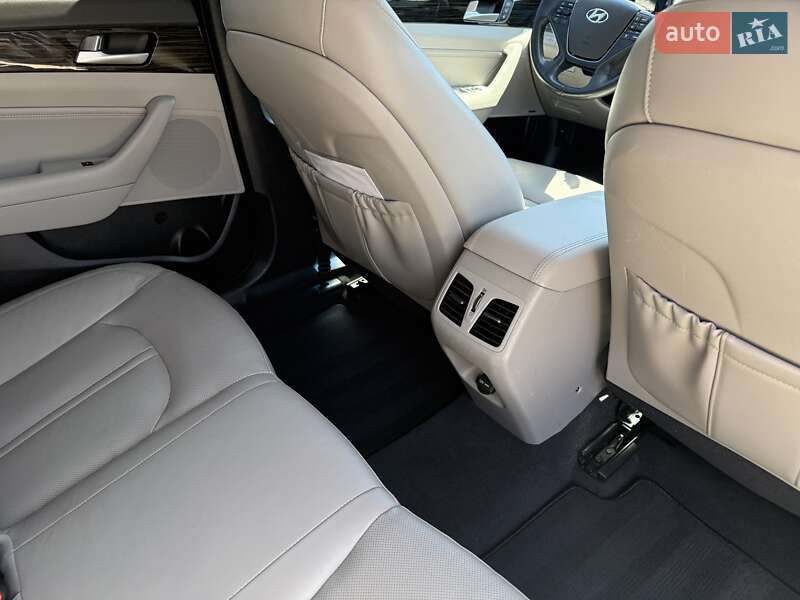 Седан Hyundai Sonata 2015 в Ужгороде
