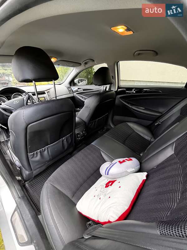Седан Hyundai Sonata 2010 в Дніпрі