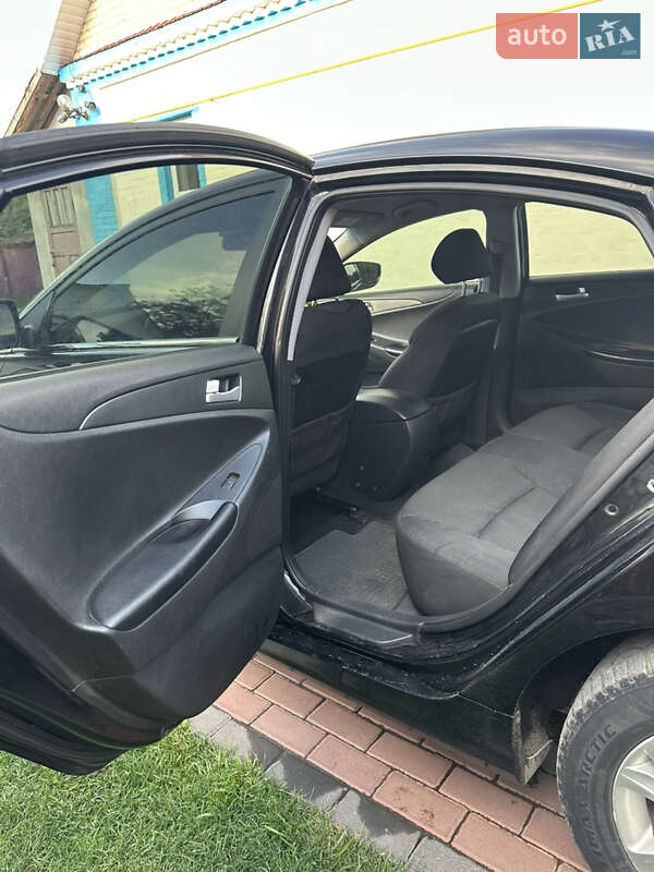 Седан Hyundai Sonata 2011 в Полонном
