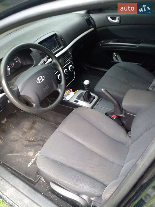 Седан Hyundai Sonata 2006 в Славуте