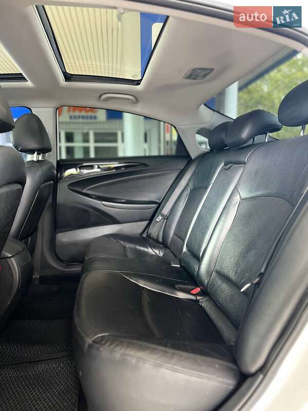 Седан Hyundai Sonata 2011 в Николаеве