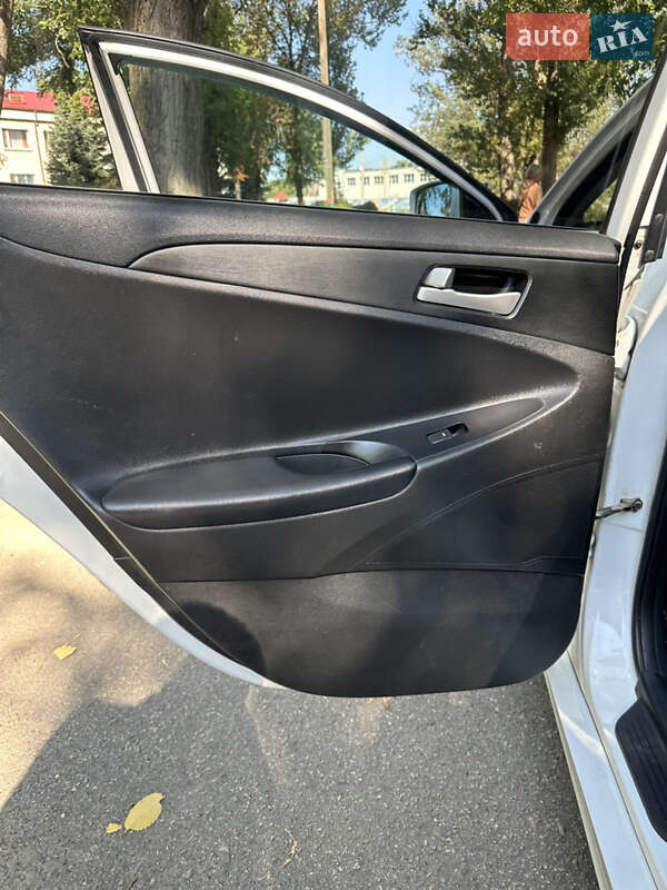 Седан Hyundai Sonata 2014 в Нікополі