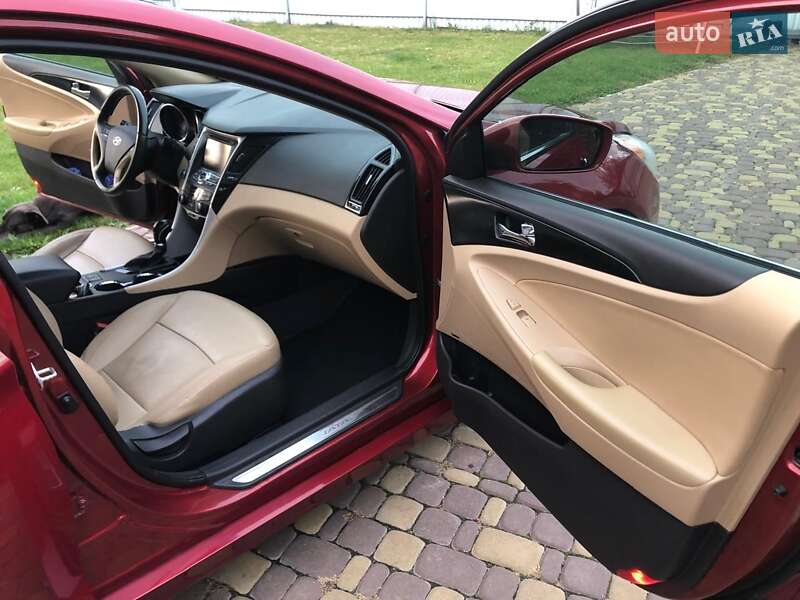 Седан Hyundai Sonata 2012 в Ровно
