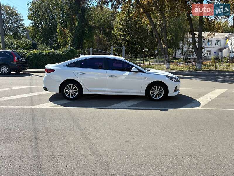 Седан Hyundai Sonata 2017 в Радомышле