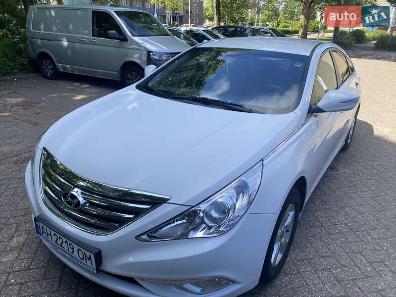 Седан Hyundai Sonata 2013 в Сумах