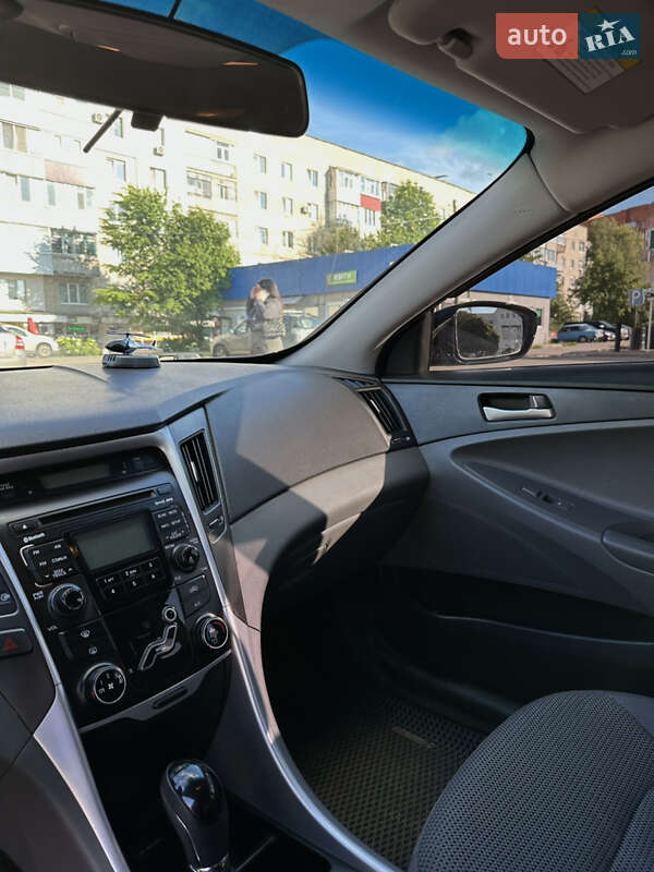 Седан Hyundai Sonata 2010 в Ромнах фото 10 Седан Hyundai Sonata 2010 в Ромнах